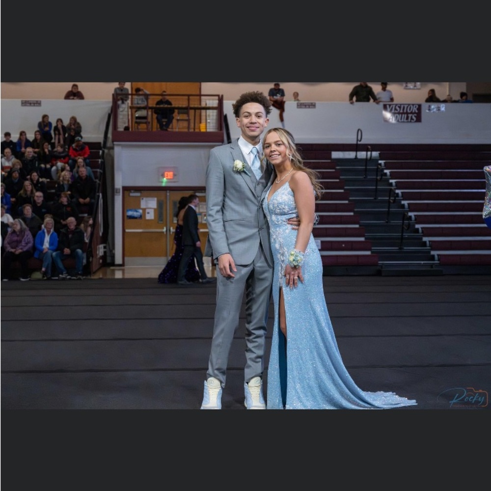 Dave and Johnny Icy blue prom dress size 0, altered smaller in the waist & train
